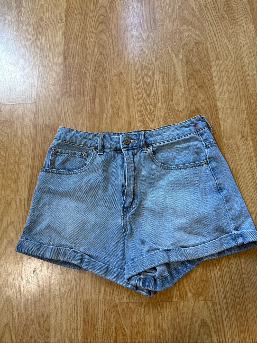 Forever 21 Classic Light Blue Denim Women's Shorts - Size 27 ( NWOT )